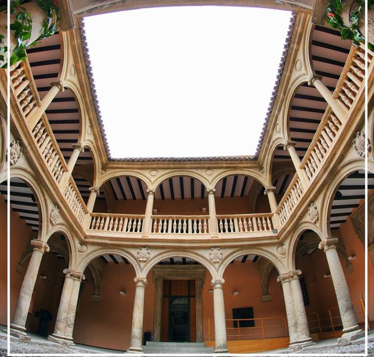 Patio Palacio de los Condes de Cirat Almansa