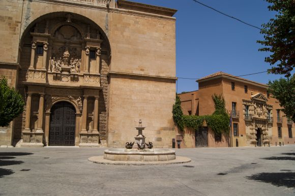 Plaza Santa Maria y Iglesia- Castilla Wine Tour